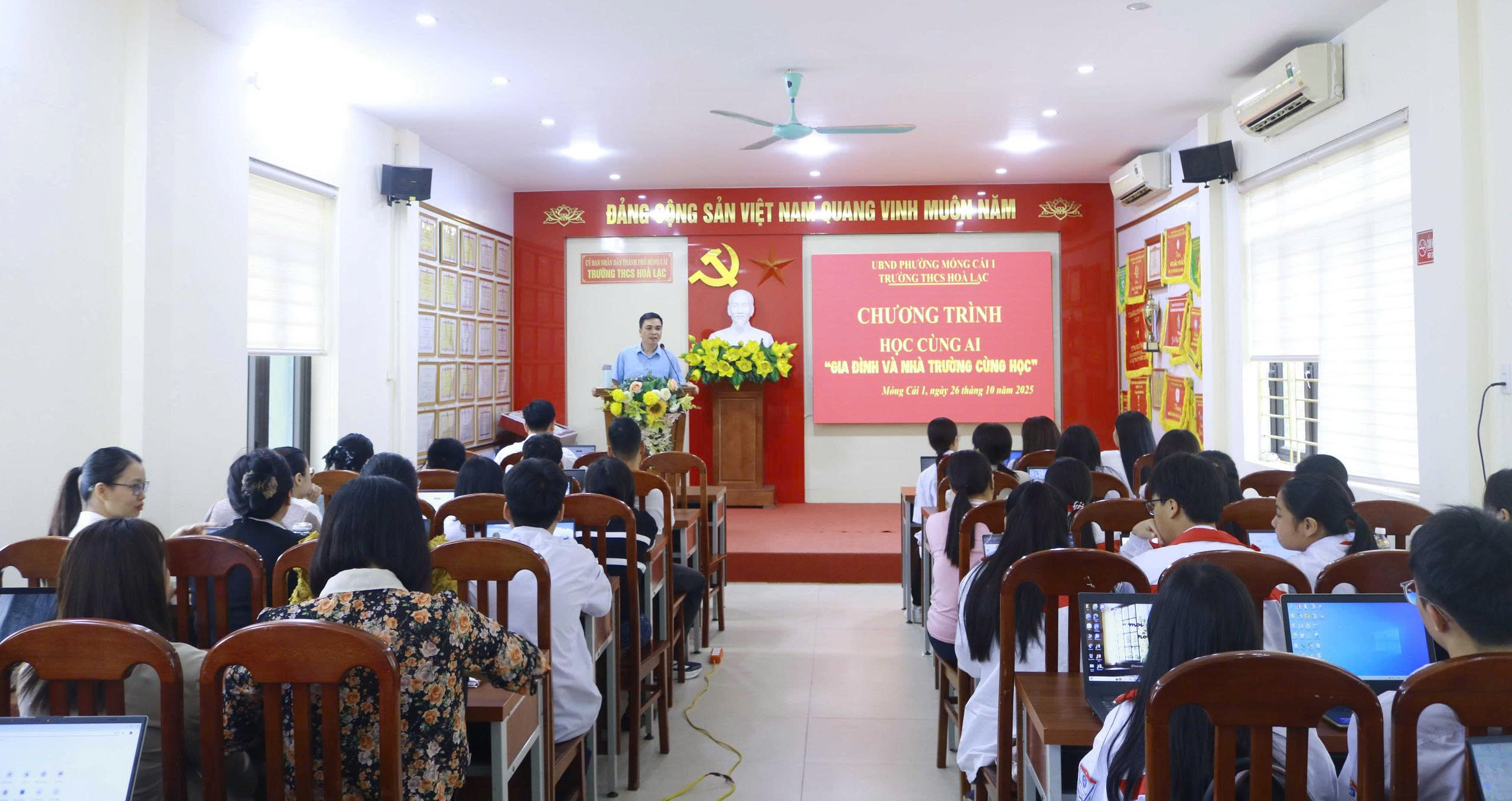 TRƯỜNG THCS HOÀ LẠC ĐÓN ĐẦU KỶ NGUYÊN SỐ VỚI CHƯƠNG TRÌNH TẬP HUẤN AI THÍ ĐIỂM