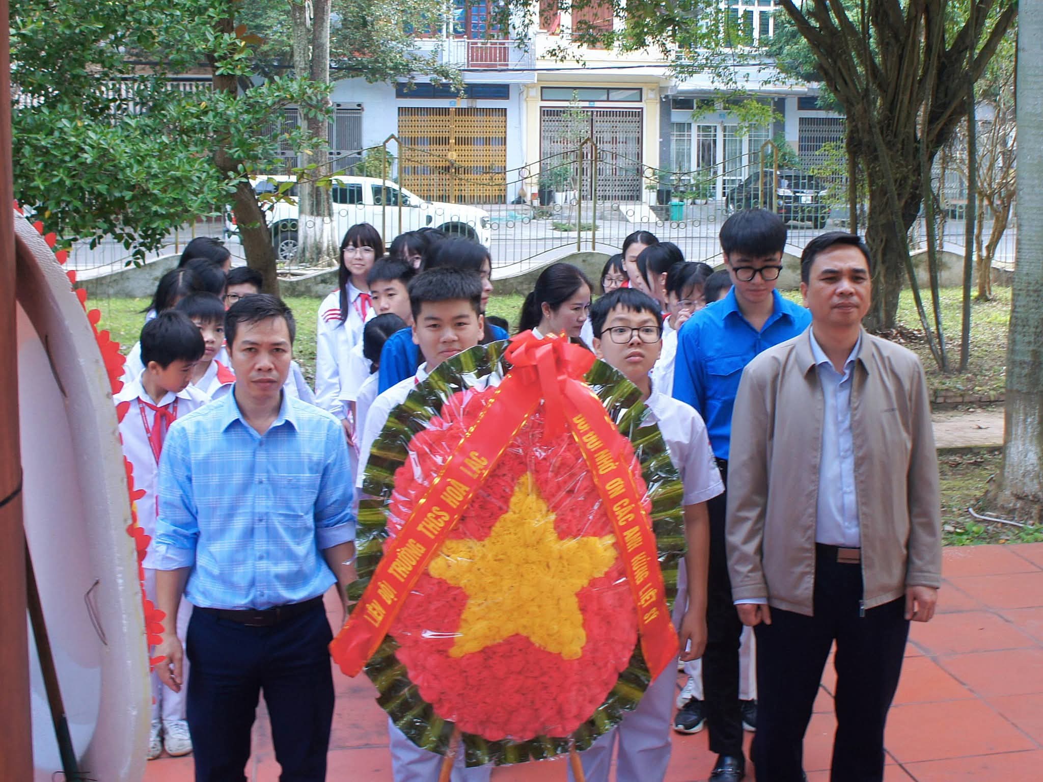 Trường THCS Hòa Lạc tổ chức các hoạt động ý nghĩa nhân dịp kỷ niệm 81 năm ngày thành lập Quân đội nhân dân Việt Nam